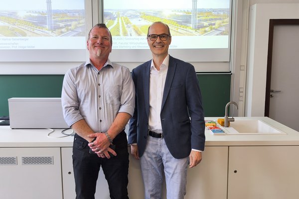 Gastgber Prof. Holger Müller (Marketing) und Referent Geschäftsführer M. Geisenberger (Leiziger Messe)