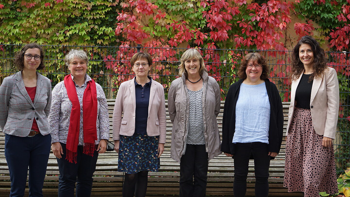 Begrüßung & Abschied; neu gewählte Personen Gruppenfoto mit 6 Frauen