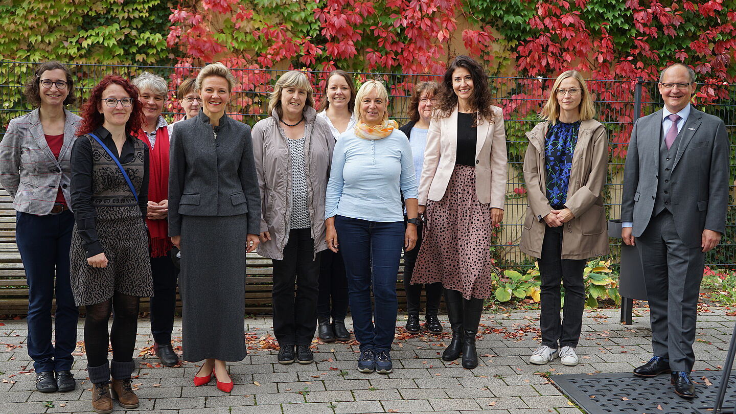 Gleichstellung Verabschiedung & Willkommen am 6.10.2021 Gruppenbild mit 12 Personen
