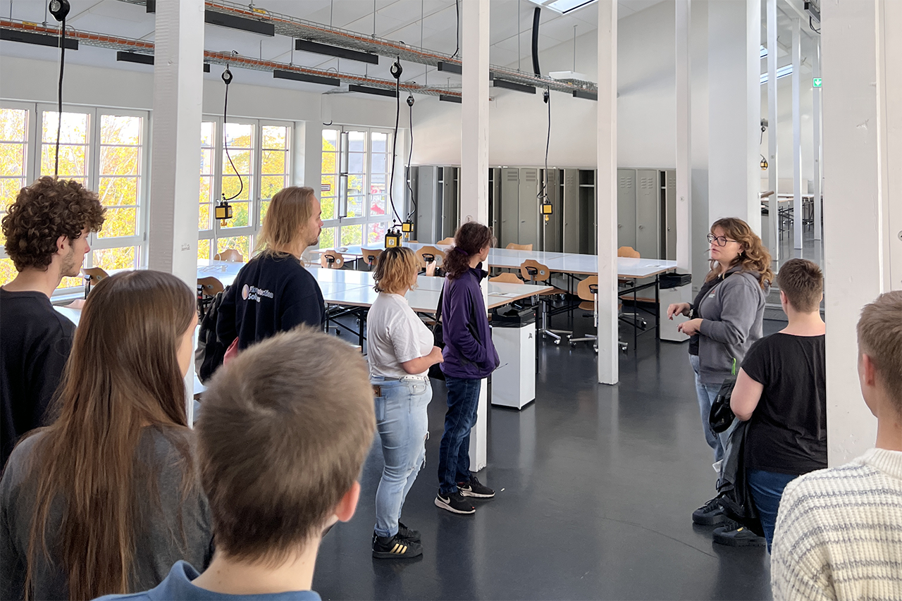 Teilnehmende im Saal der Architekten