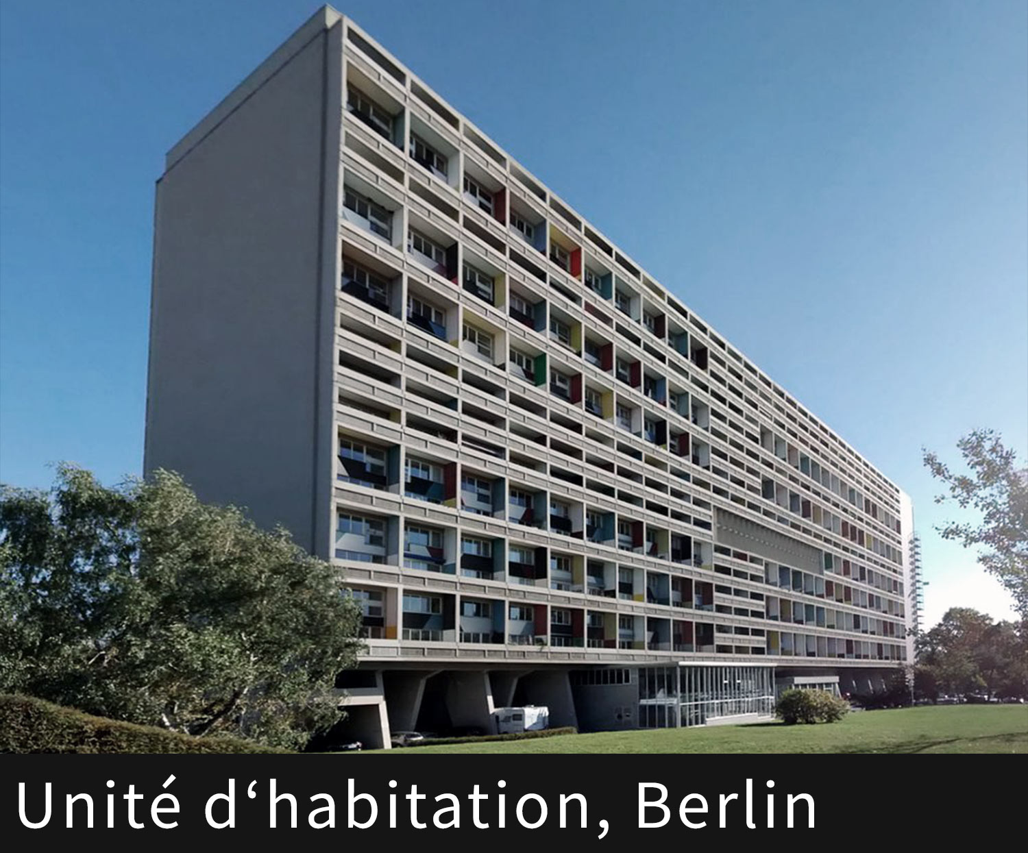 Blick auf den Wohnblock Unite d'Habitation in Berlin.